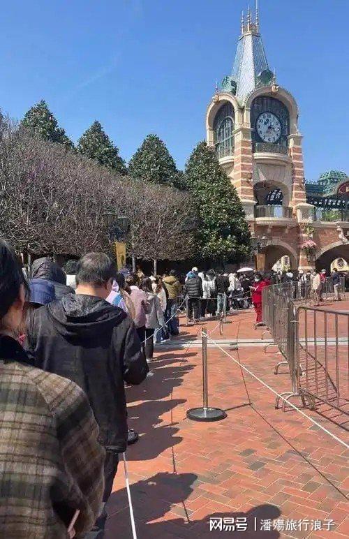 侣女生对小孩动手目击者发声情侣被骂惨AG真人澳门百家家乐迪士尼打架后续情(图8)