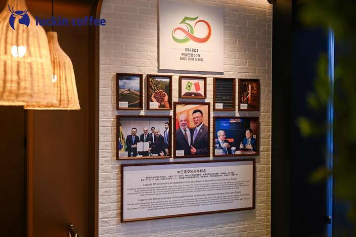 抱着卡皮巴拉喝咖啡一秒穿越巴西热带雨林AG真人国际游戏年轻人喝瑞幸的新场景：(图12)