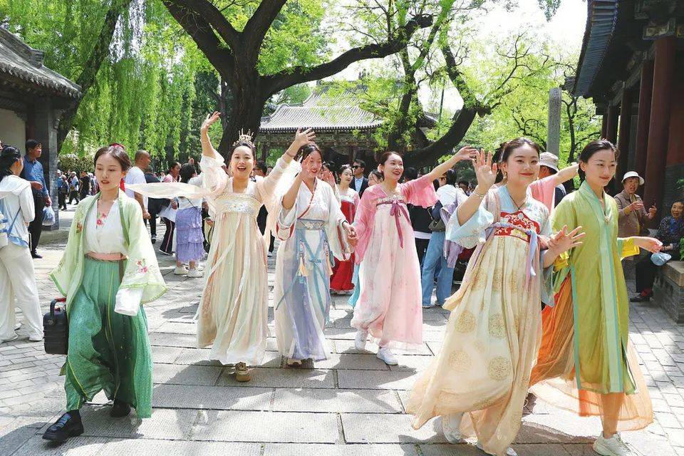 西广播电视报》2025年第20期AG真人百家家乐平台电子版 《山(图13)